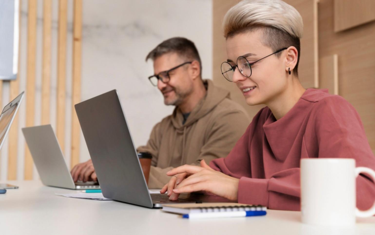 Bureau de conseil financier lumineux avec vue sur Lyon